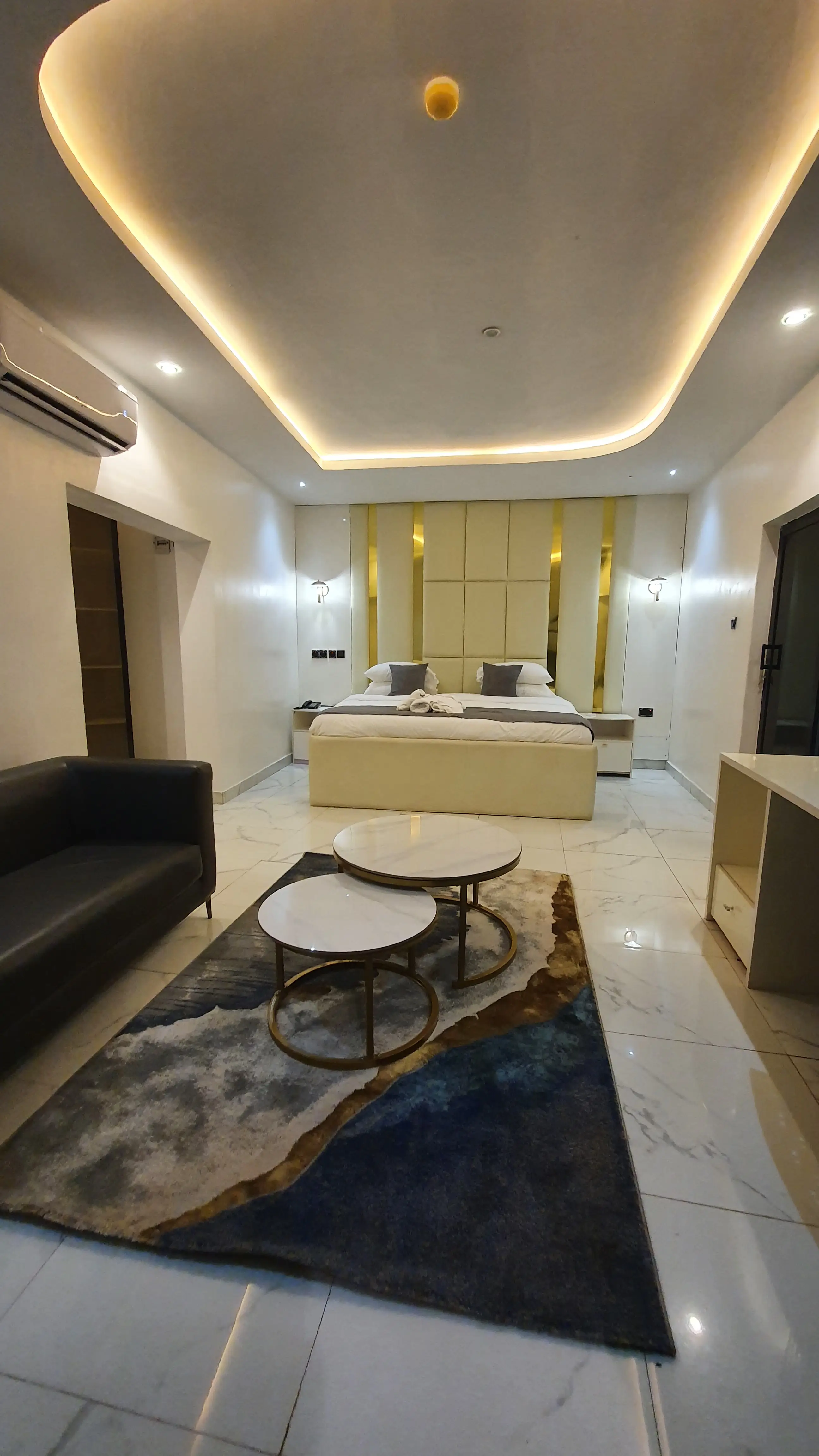 SUITE ROOM